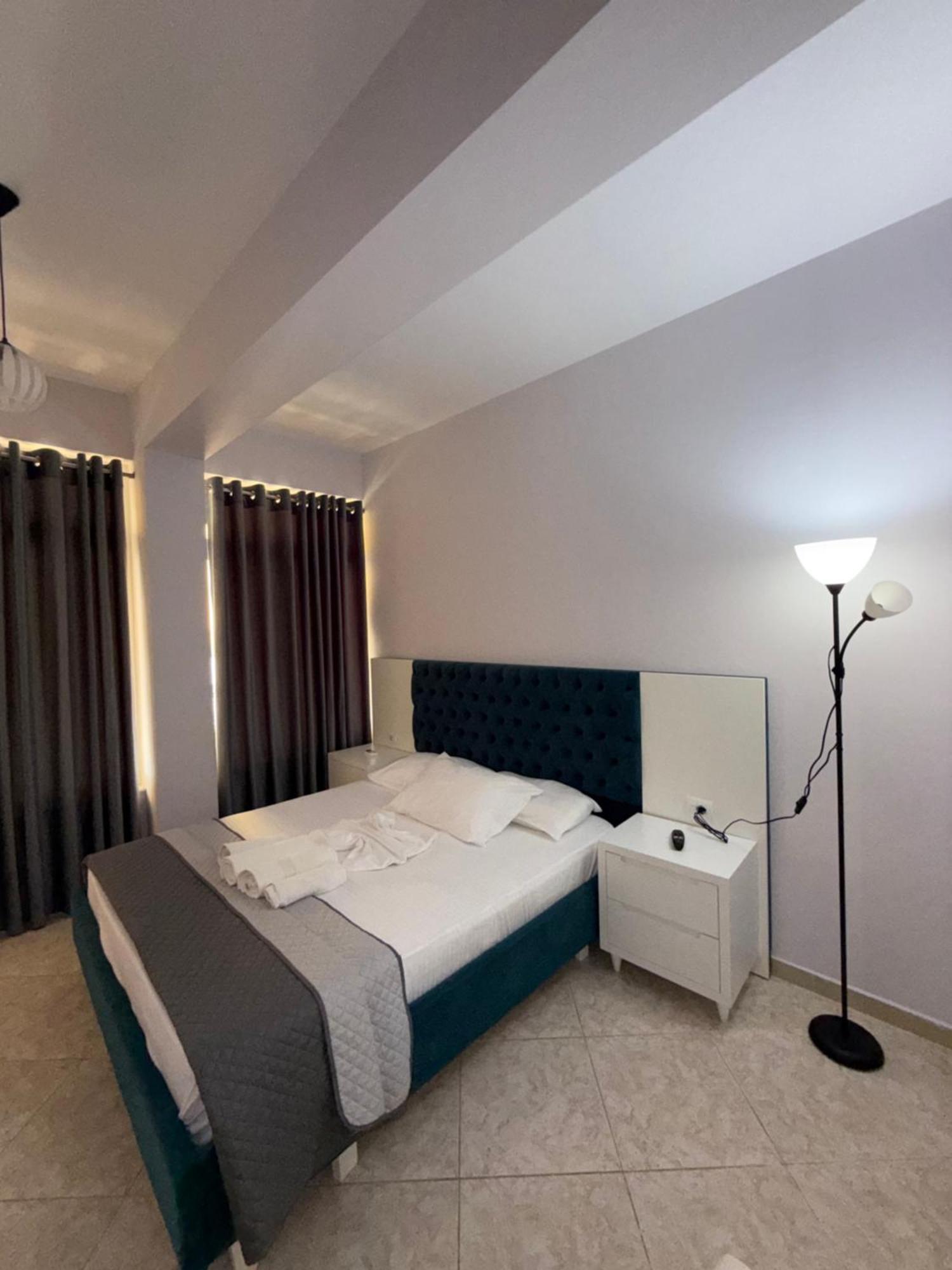 Ylli'S Apartments Sarande Exterior photo